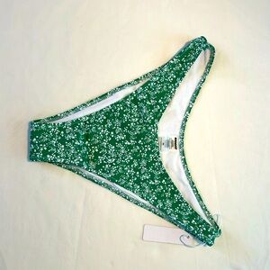 Capri Bottoms size Medium (Peppermint Color) from Brightswimwear